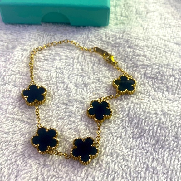 Clover Lucky Bracelet 8 inches Gold Tone - Picture 4 of 5